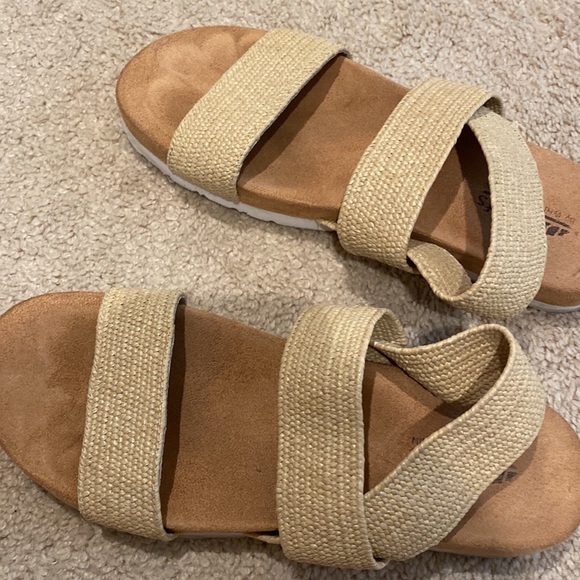 Sandals - Picture 2 of 3